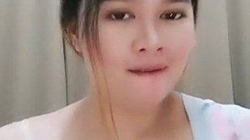 Mami Mona Tambah Montok Uting Besar
