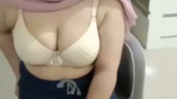 Bokep Jilbab Rare! Sepongan Cewek Hijabers Pink Si Cantik Lagi Viral