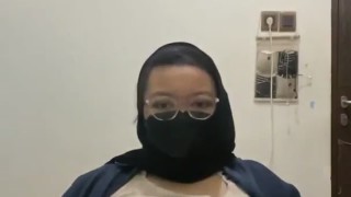 Hijab BBW Toge Nsywa Lagi Asyik Mainin Uting ID 23559320 Mango