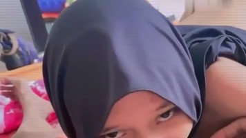 Cewek Jilbab Viral Hisap Punya Om